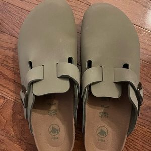 Size 40 Women’s New Vegan Khaki Birkenstock Clogs narrow
